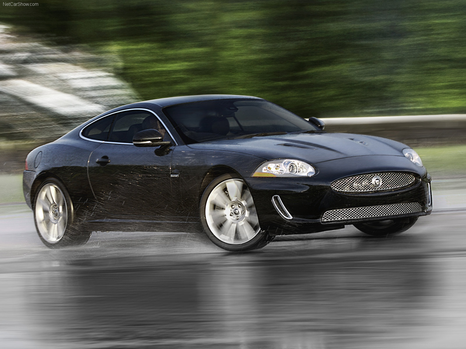 Jaguar-XKR_2010_1600x1200_wallpaper_05.jpg