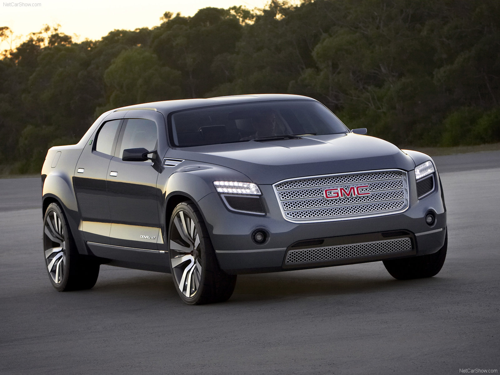 GMC-Denali_XT_Concept_2008_1600x1200_wallpaper_02.jpg