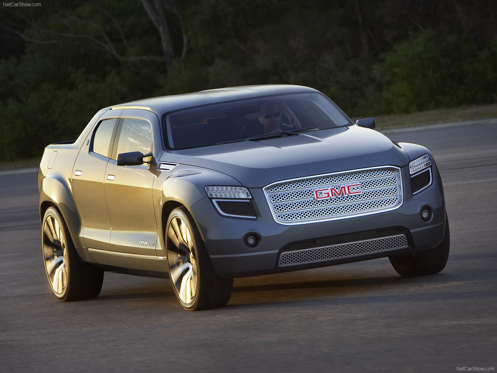 GMC-Denali_XT_Concept_2008_1600x1200_wallpaper_03.jpg