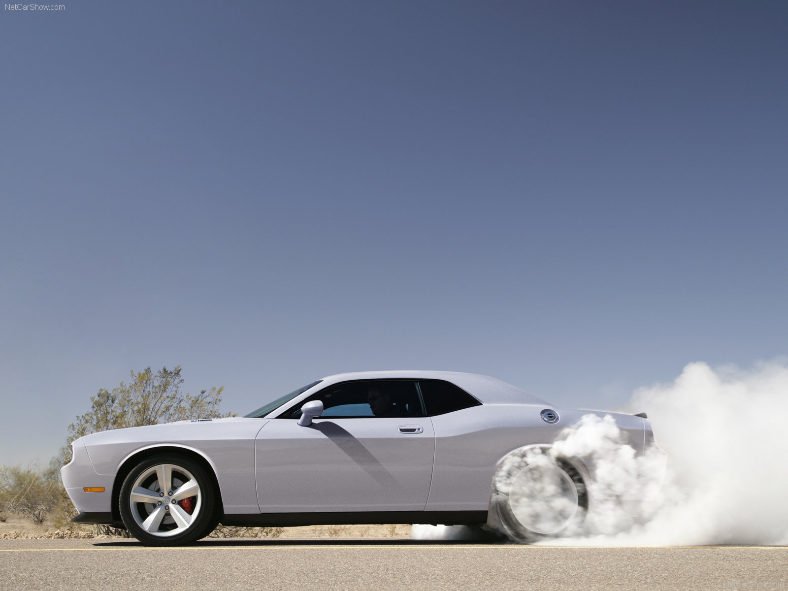 Dodge-Challenger_SRT8_Silver_2009_1600x1200_wallpaper_06.jpg