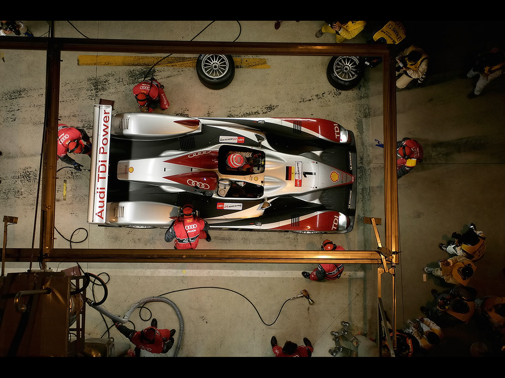 2007-Audi-R10-TDI-Le-Mans-Winner-Pit-Stop-Top-1024x768.jpg