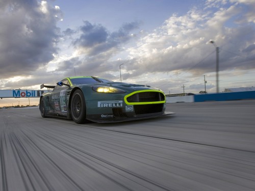 aston-martin-dbr9-on-track-8854.jpg